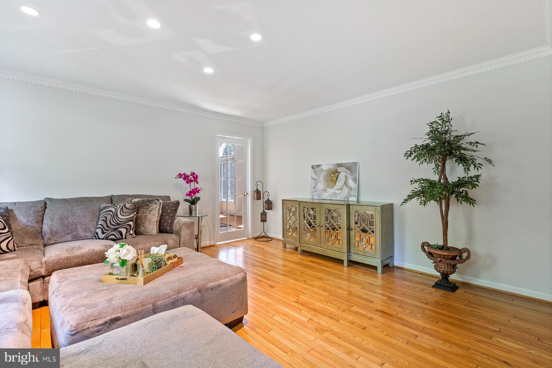 14504 Cutstone Way Silver Spring, MD 20905 - Photo 5 of 52 Gallery Image 5