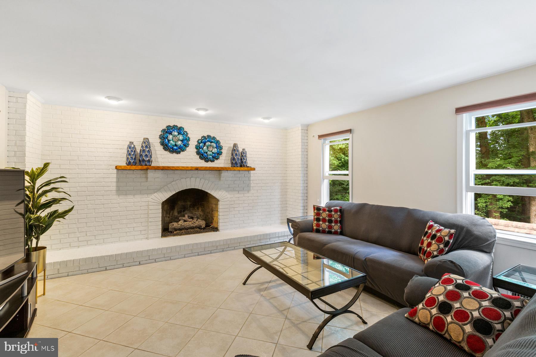 14504 Cutstone Way Silver Spring, MD 20905 - Photo 10 of 52 Large family room off of Kitchen