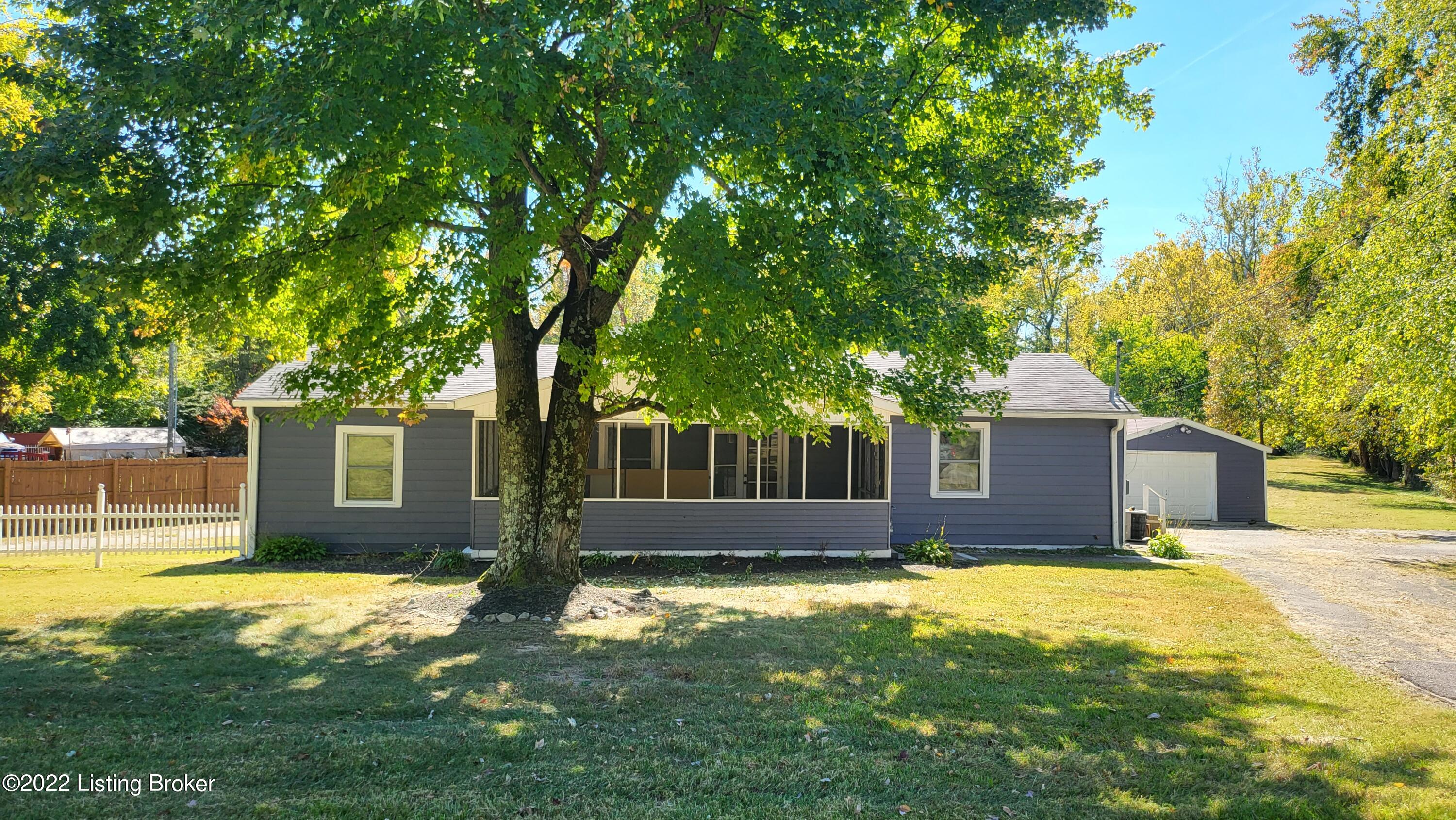 9103 3rd Street Road Louisville, KY 40272 - Photo 2 of 8 20221005_124603