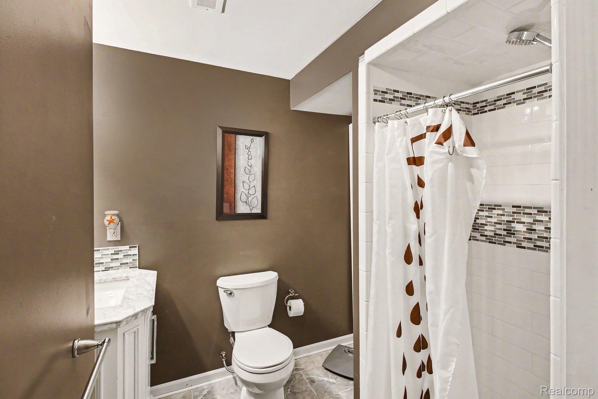 956 Callaway Court Howell, MI 48843 - Photo 23 of 35 022_file_9838.jpg