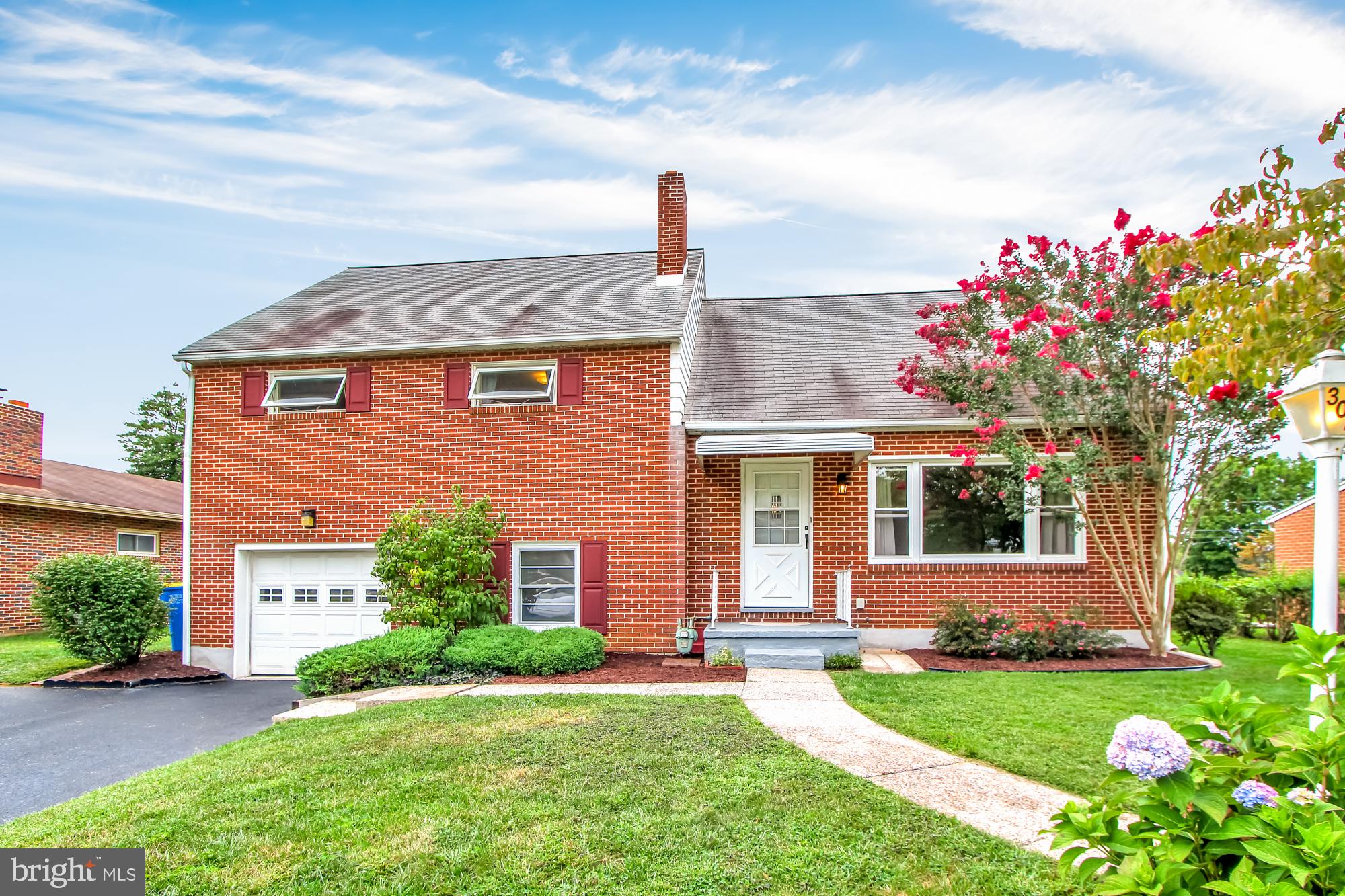 302 Lyndhurst Road York, PA 17402 - Photo 1 of 27 Gallery Image 1