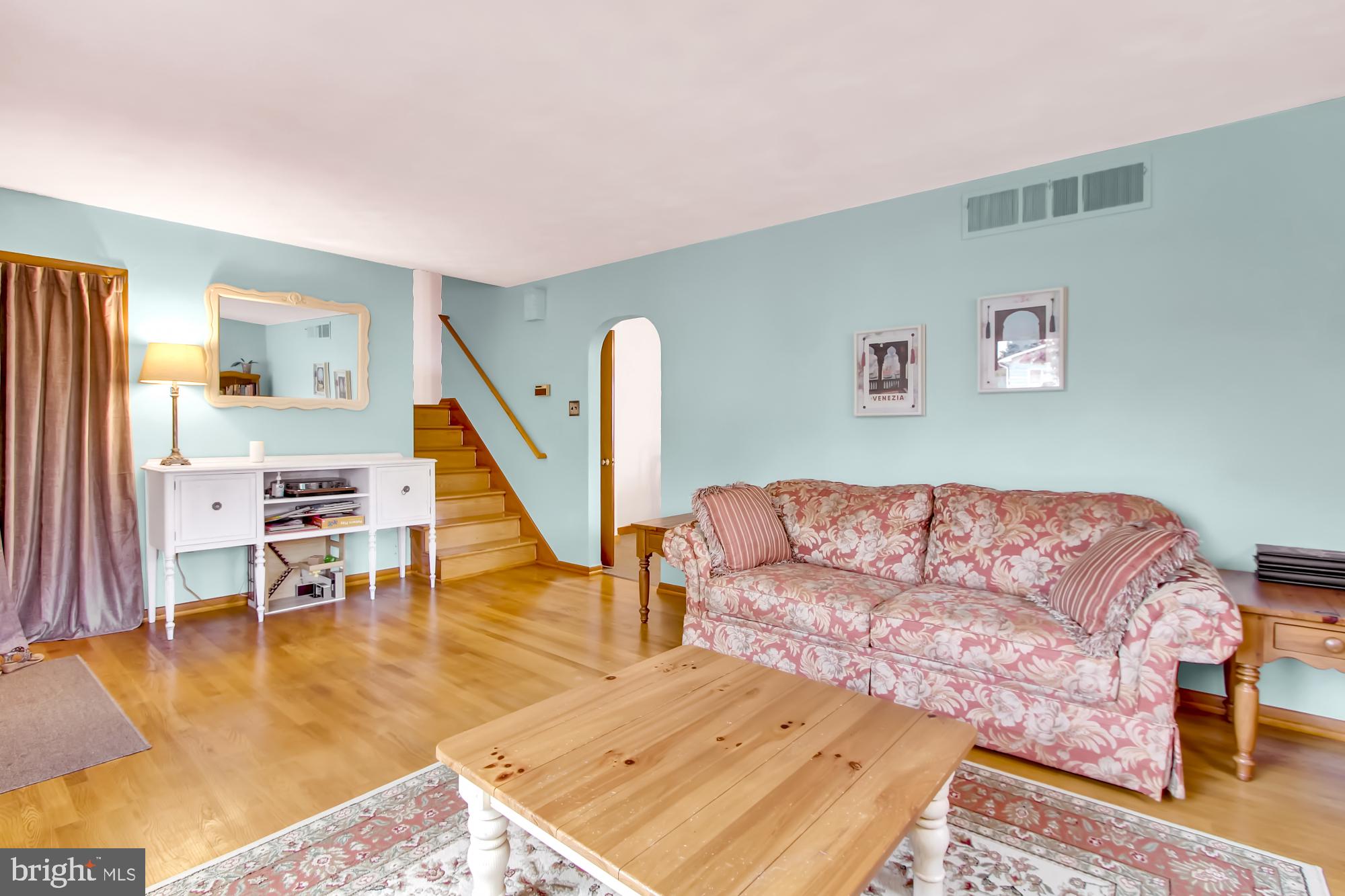 302 Lyndhurst Road York, PA 17402 - Photo 3 of 27 Gallery Image 3