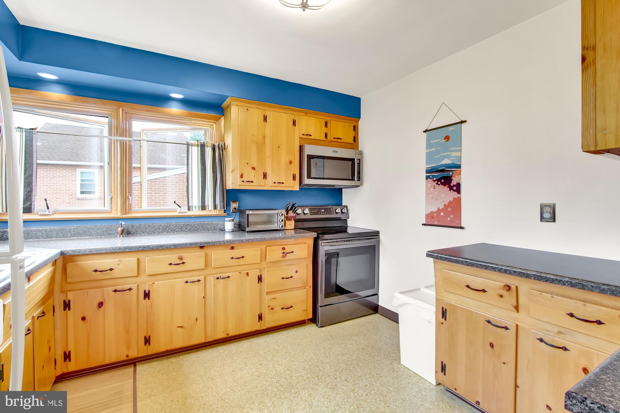 302 Lyndhurst Road York, PA 17402 - Photo 7 of 27 Gallery Image 7