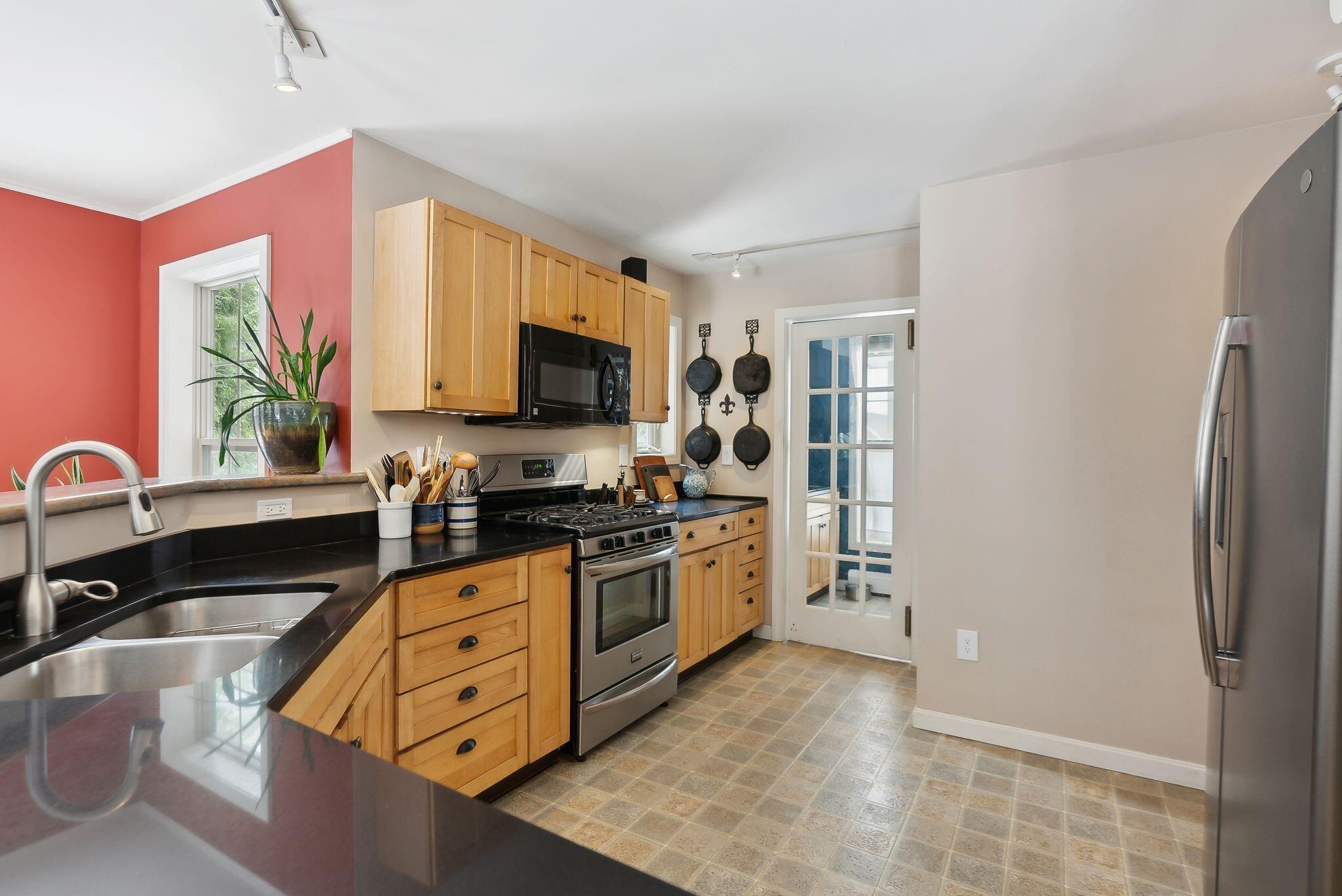 78 Echo Road Brunswick, ME 04011 - Photo 19 of 57 Full kitchen