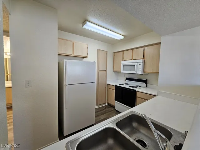 $1,350 | 8101 West Flamingo Road, Unit 1177, Las Vegas, NV 89147