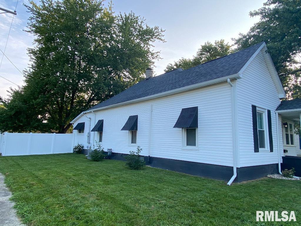 345 McFall Street Benton, IL 62812 - Photo 3 of 24