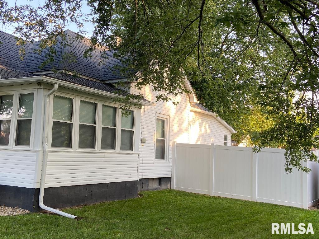 345 McFall Street Benton, IL 62812 - Photo 4 of 24