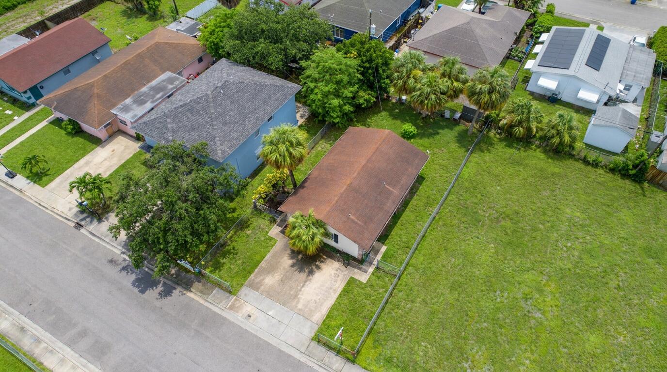 1525 West 17th Street Riviera Beach, FL 33404 - Photo 17 of 18 Woolf_1525_W_17th_exterior (3)