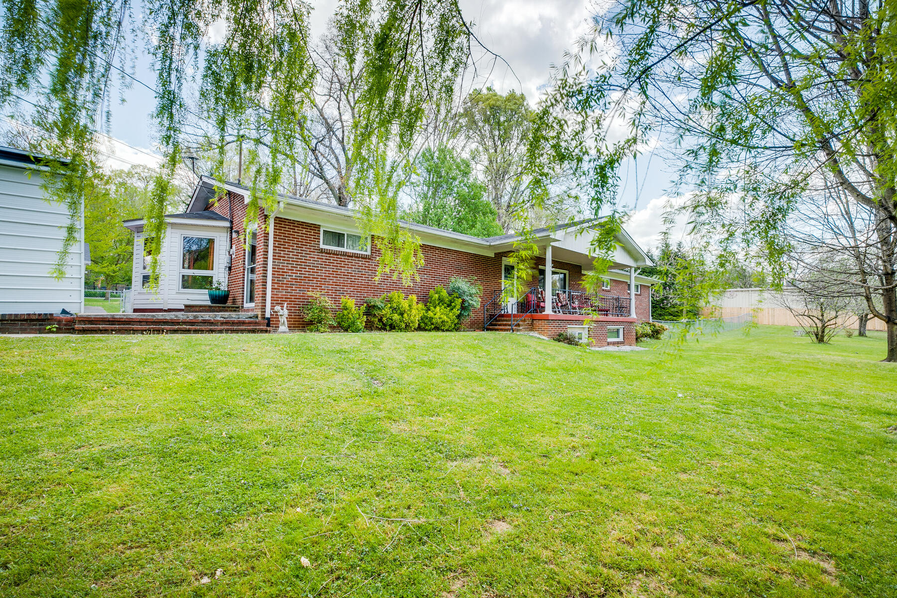 102 Fairhaven Road Johnson City, TN 37601 - Photo 2 of 66 002