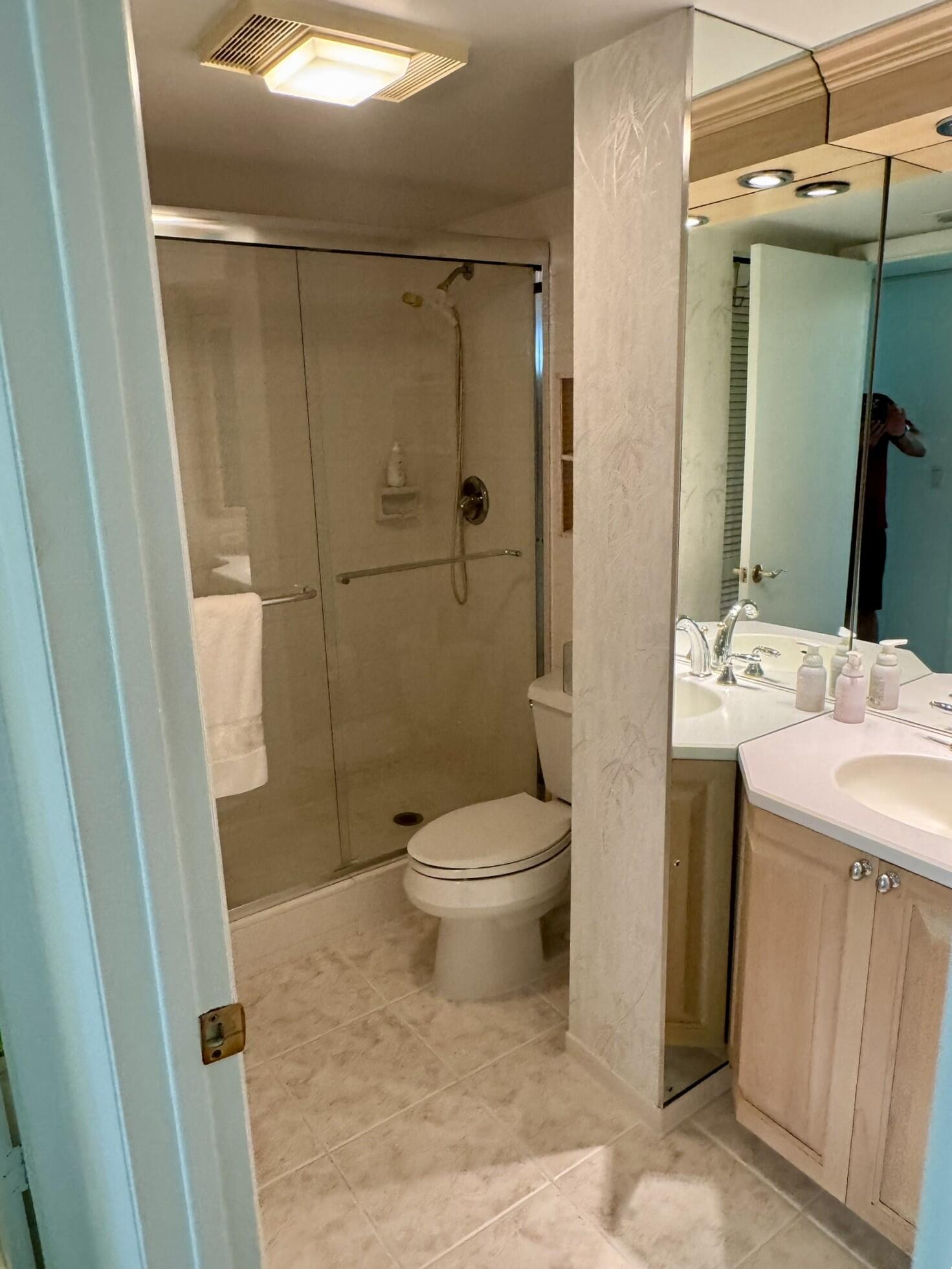 799 Jeffery Street, Unit 4100 Boca Raton, FL 33487 - Photo 26 of 43 Hall Bath Pic 3