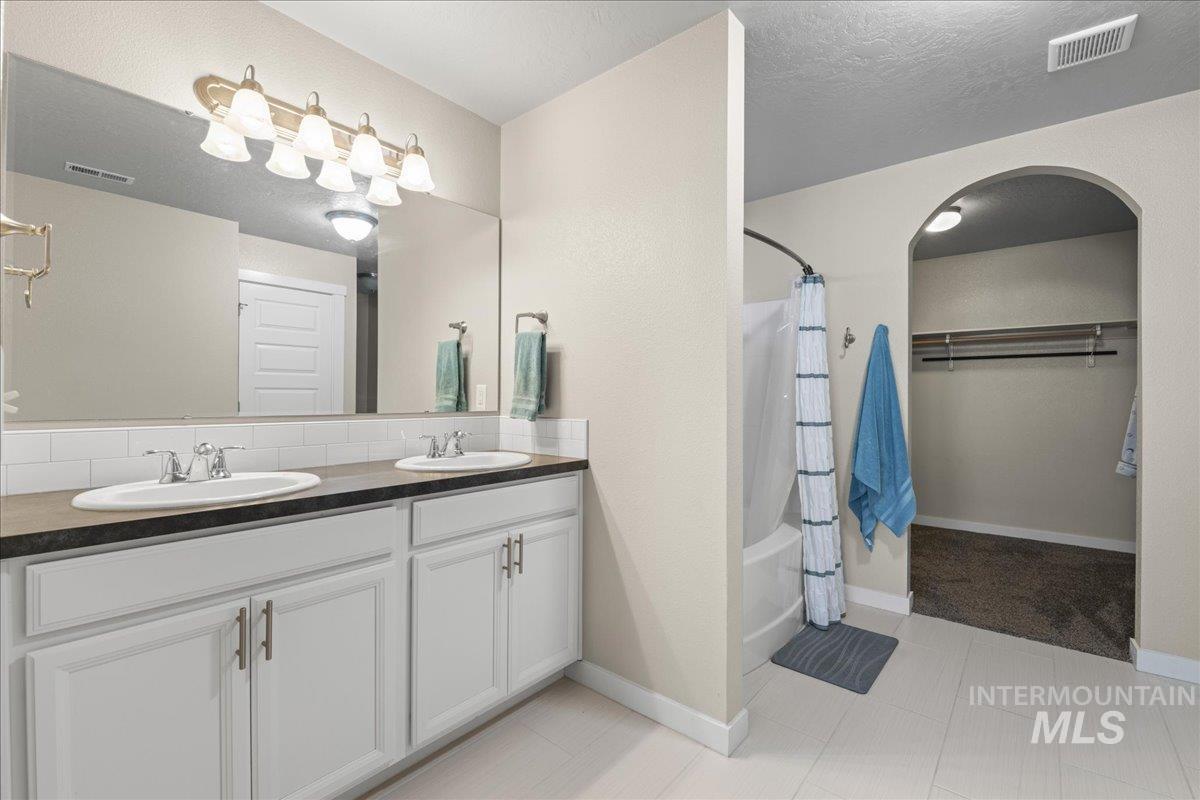 1138 East Shady Ridge Drive Kuna, ID 83634 - Photo 23 of 31 Large space, double vanity, Tub/Shower combo
