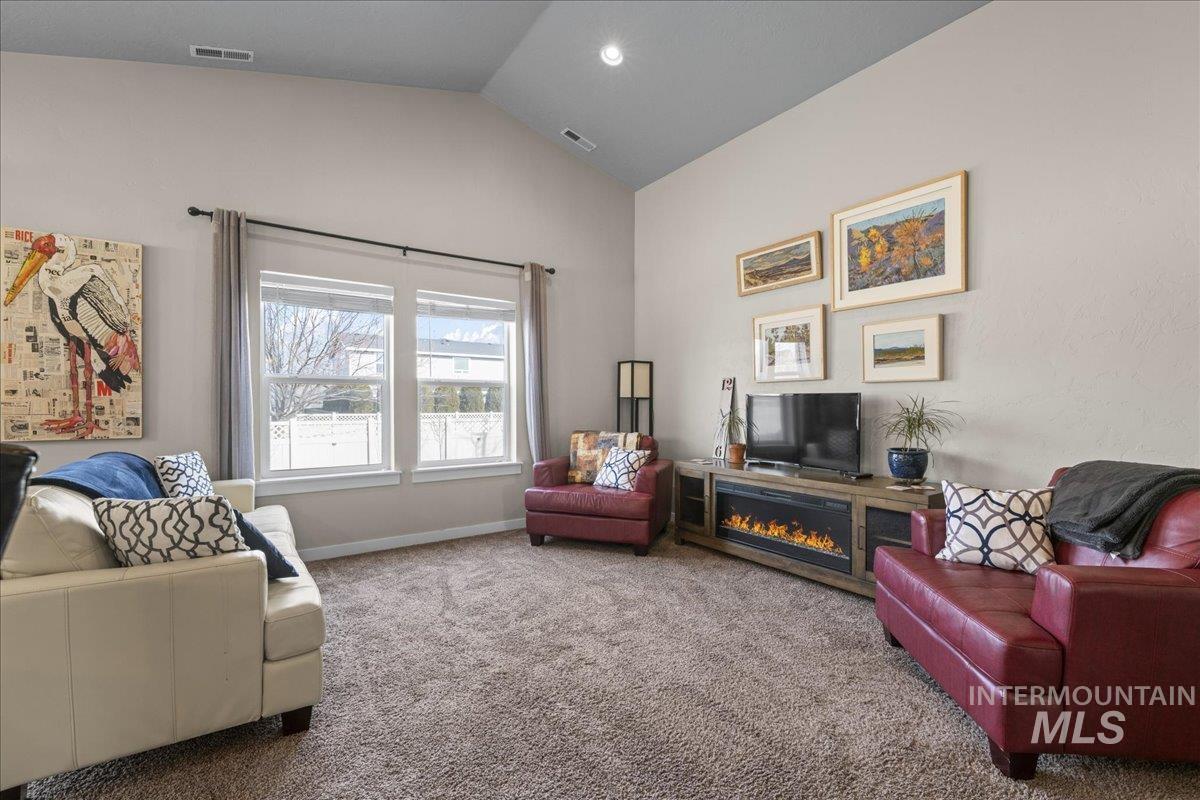 1138 East Shady Ridge Drive Kuna, ID 83634 - Photo 5 of 31 Lots of natural light