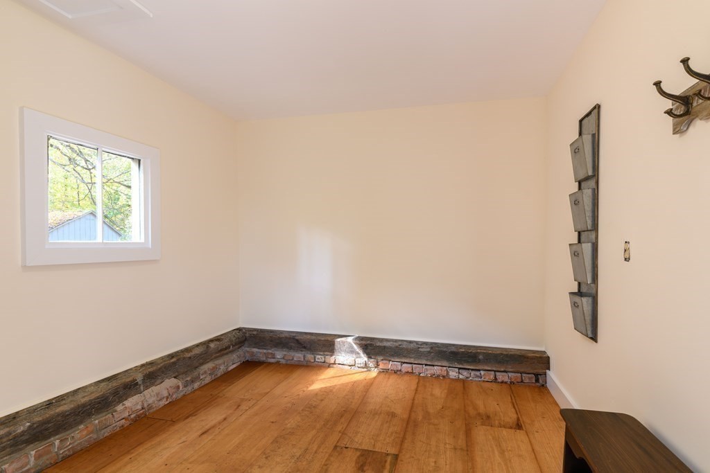 136 Chesterfield Road Northampton, MA 01053 - Photo 6 of 27