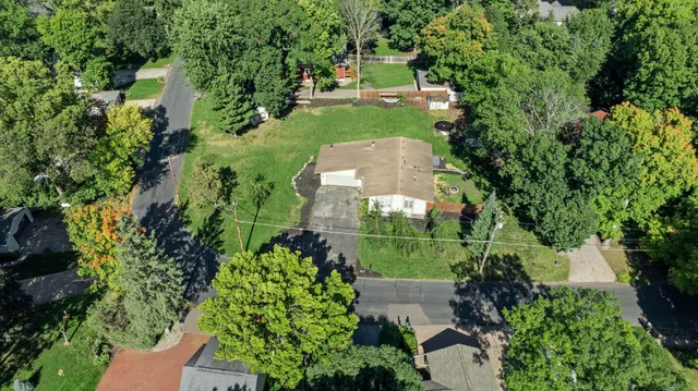 $975,000 | 2800-xx Casco Point Road, Wayzata, MN 55391