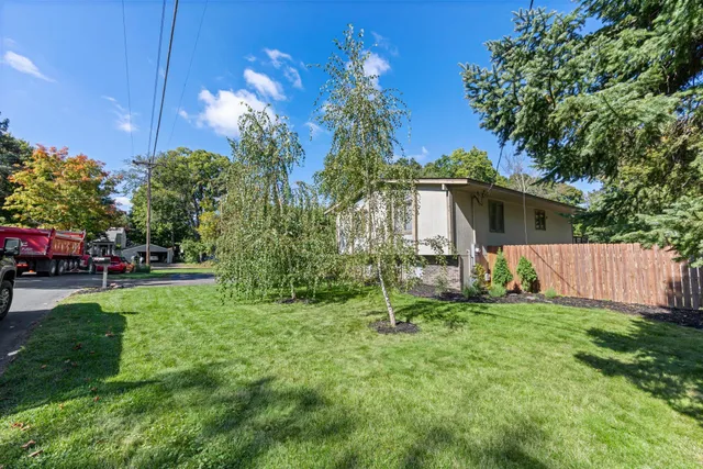 $975,000 | 2800-xx Casco Point Road, Wayzata, MN 55391