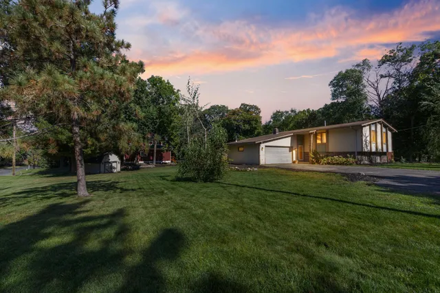 $975,000 | 2800-xx Casco Point Road, Wayzata, MN 55391