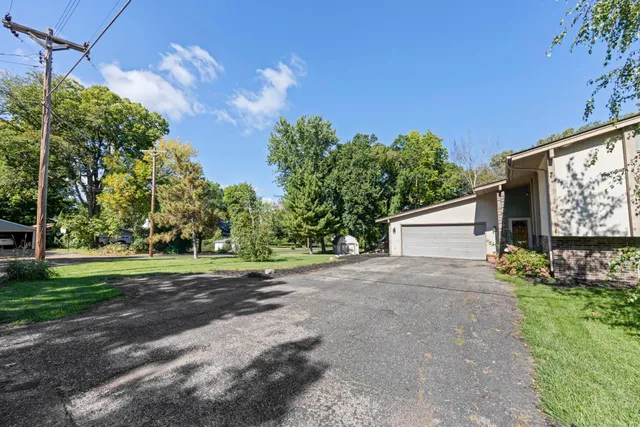 $975,000 | 2800-xx Casco Point Road, Wayzata, MN 55391