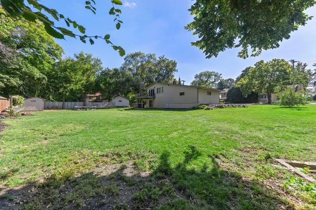 $975,000 | 2800-xx Casco Point Road, Wayzata, MN 55391