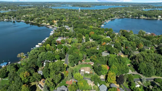 $975,000 | 2800-xx Casco Point Road, Wayzata, MN 55391