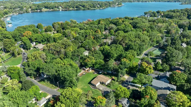$975,000 | 2800-xx Casco Point Road, Wayzata, MN 55391