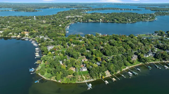 $975,000 | 2800-xx Casco Point Road, Wayzata, MN 55391