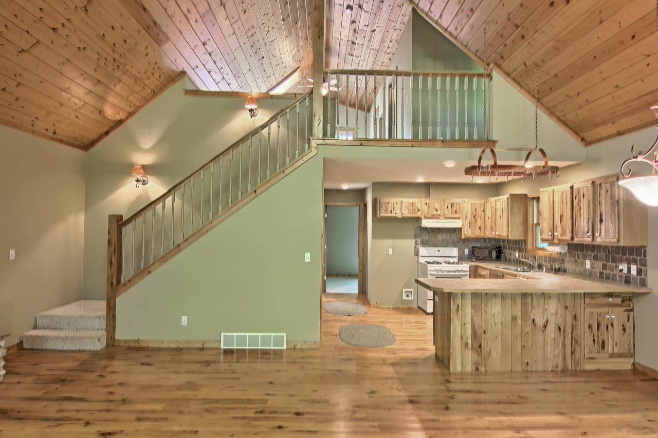 141 West Hlavka Road Maple City, MI 49664 - Photo 14 of 48 1847172-13.JPG
