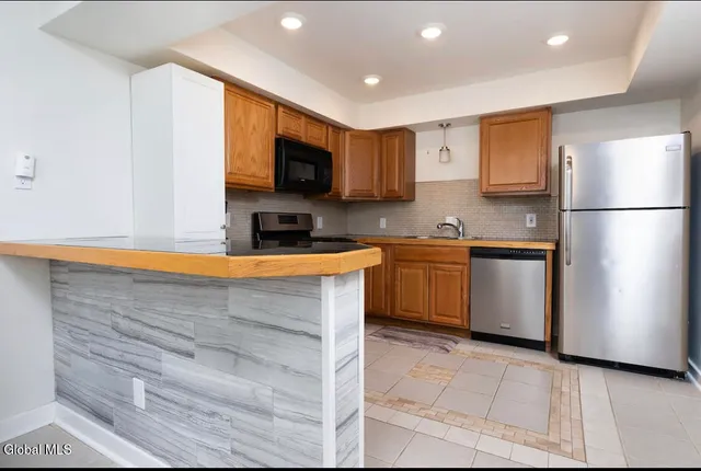 $1,350 | 67 Columbia Street, Cohoes, NY 12047