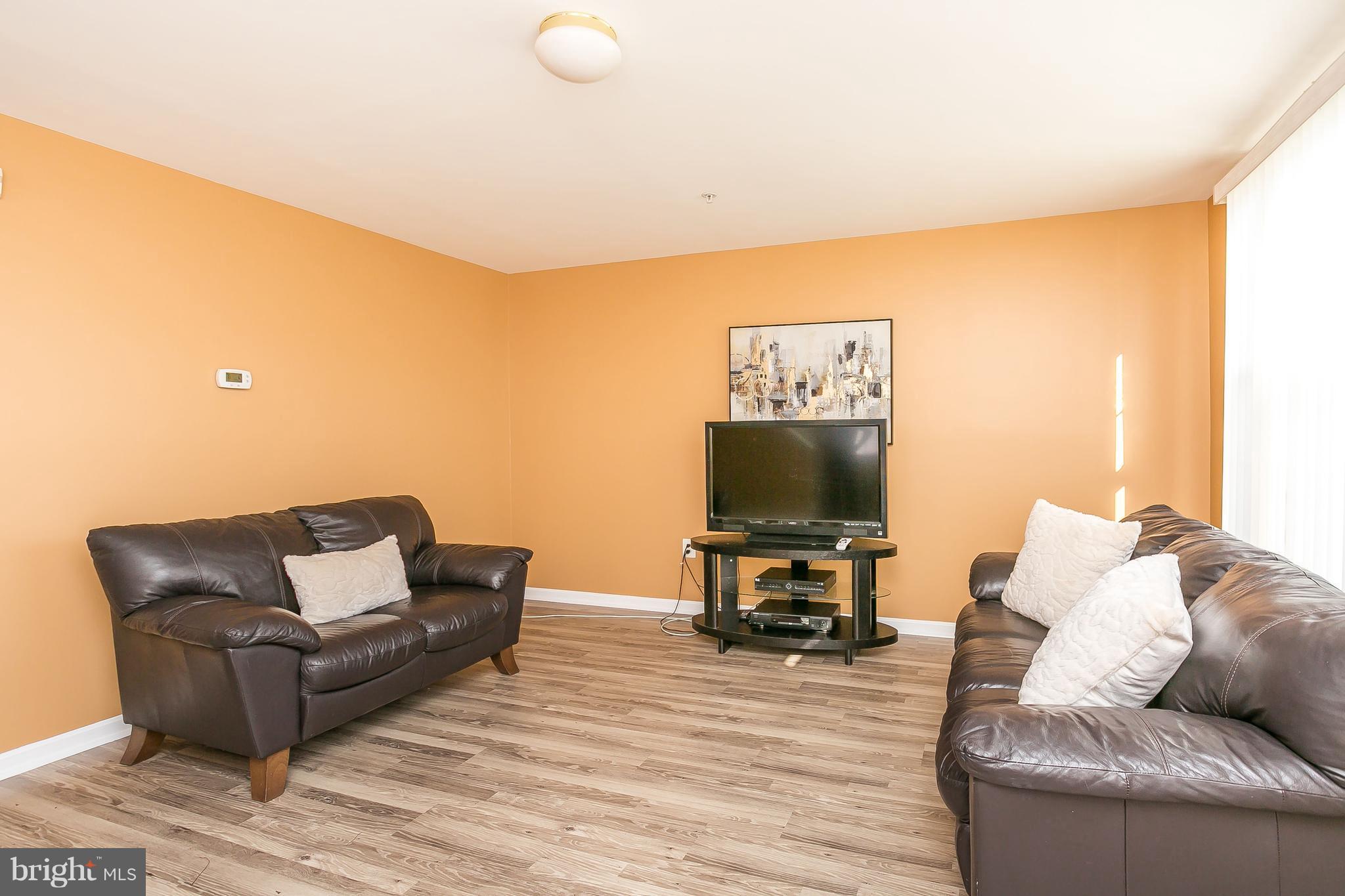 1404 Riggs Avenue Baltimore, MD 21217 - Photo 5 of 28 Living Room