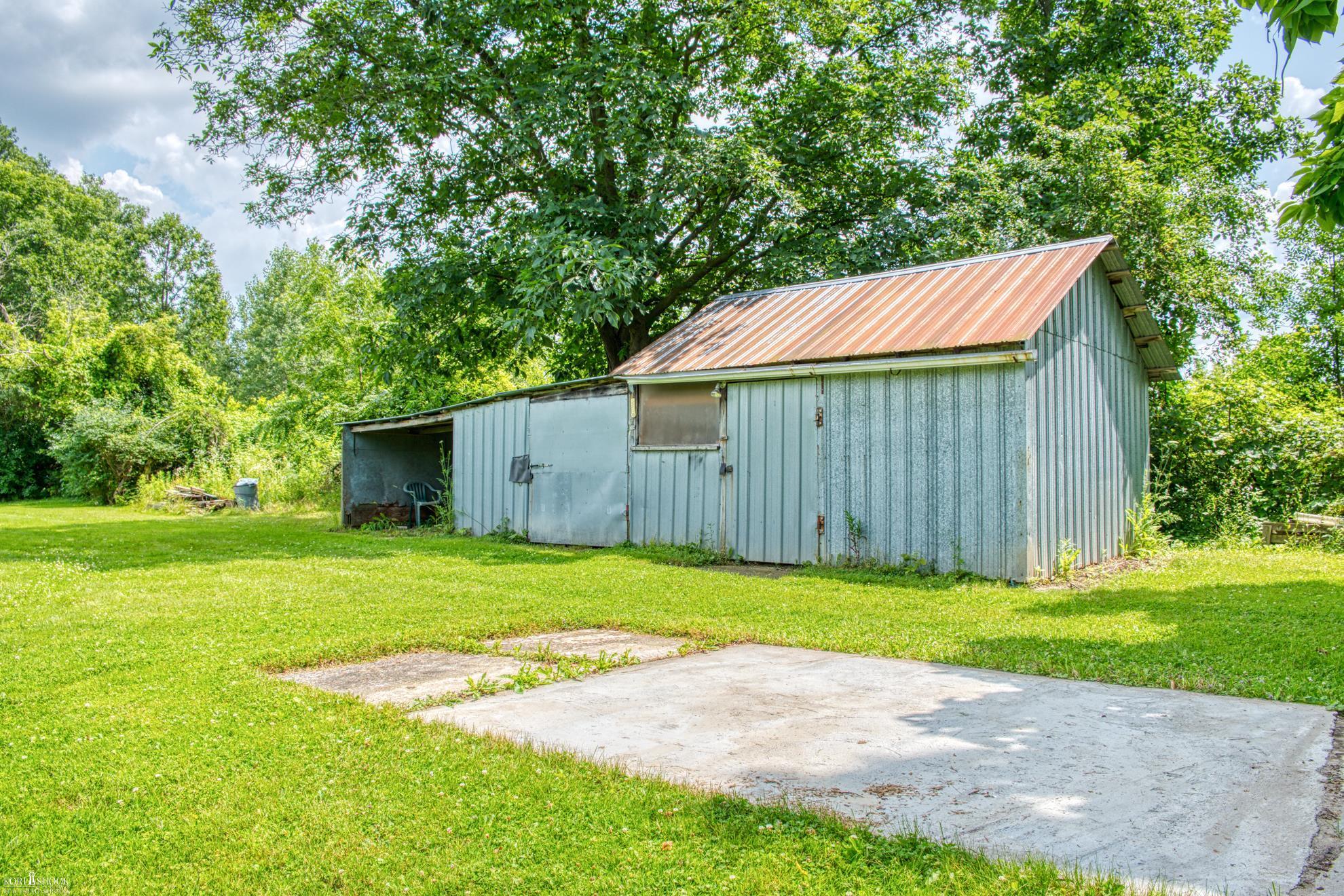 2393 Morrish Road Swartz Creek, MI 48473 - Photo 24 of 32 50148473-660d77d8-d4cd-44b7-bb27-2f4480edaf5a.JPG