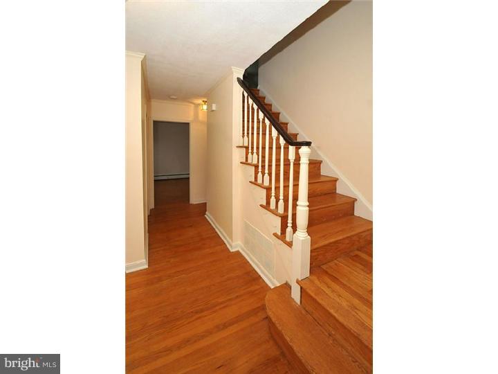 901 Davis Road Ambler, PA 19002 - Photo 2 of 22 Foyer