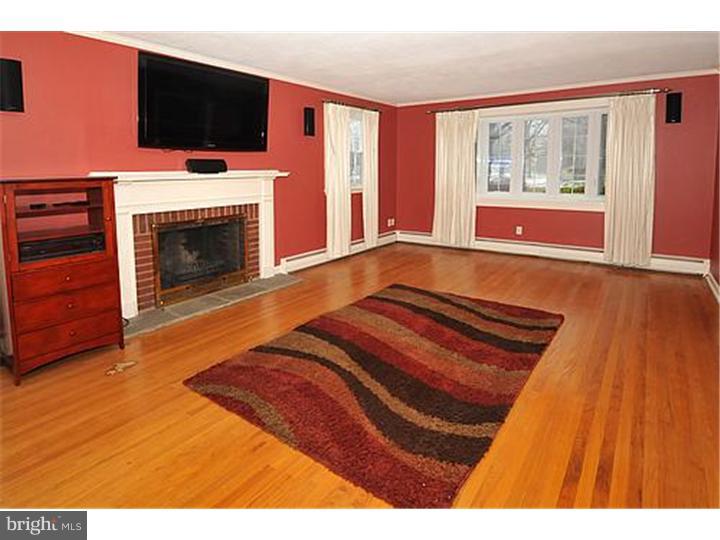 901 Davis Road Ambler, PA 19002 - Photo 3 of 22 Living Room