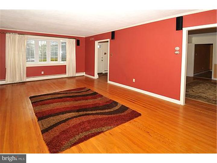 901 Davis Road Ambler, PA 19002 - Photo 4 of 22 Living Room