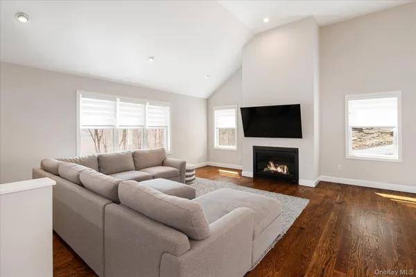 $775,000 | 10 Eagle Hill Road, Mahopac, NY 10541