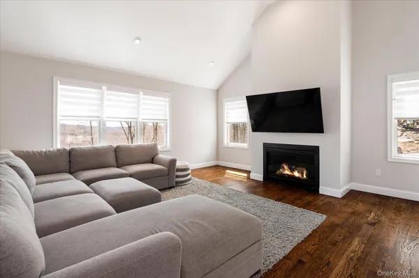 $775,000 | 10 Eagle Hill Road, Mahopac, NY 10541