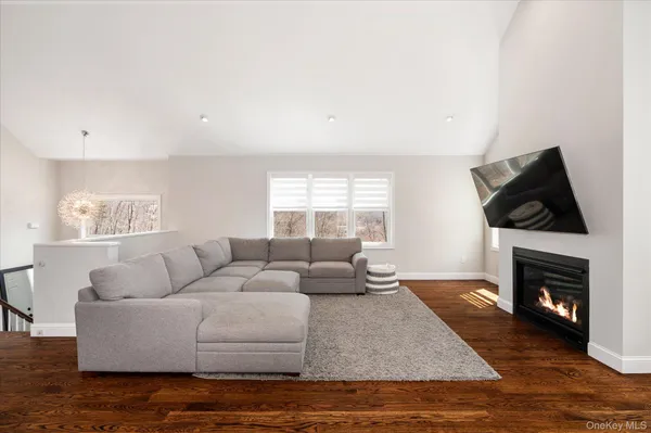 $775,000 | 10 Eagle Hill Road, Mahopac, NY 10541