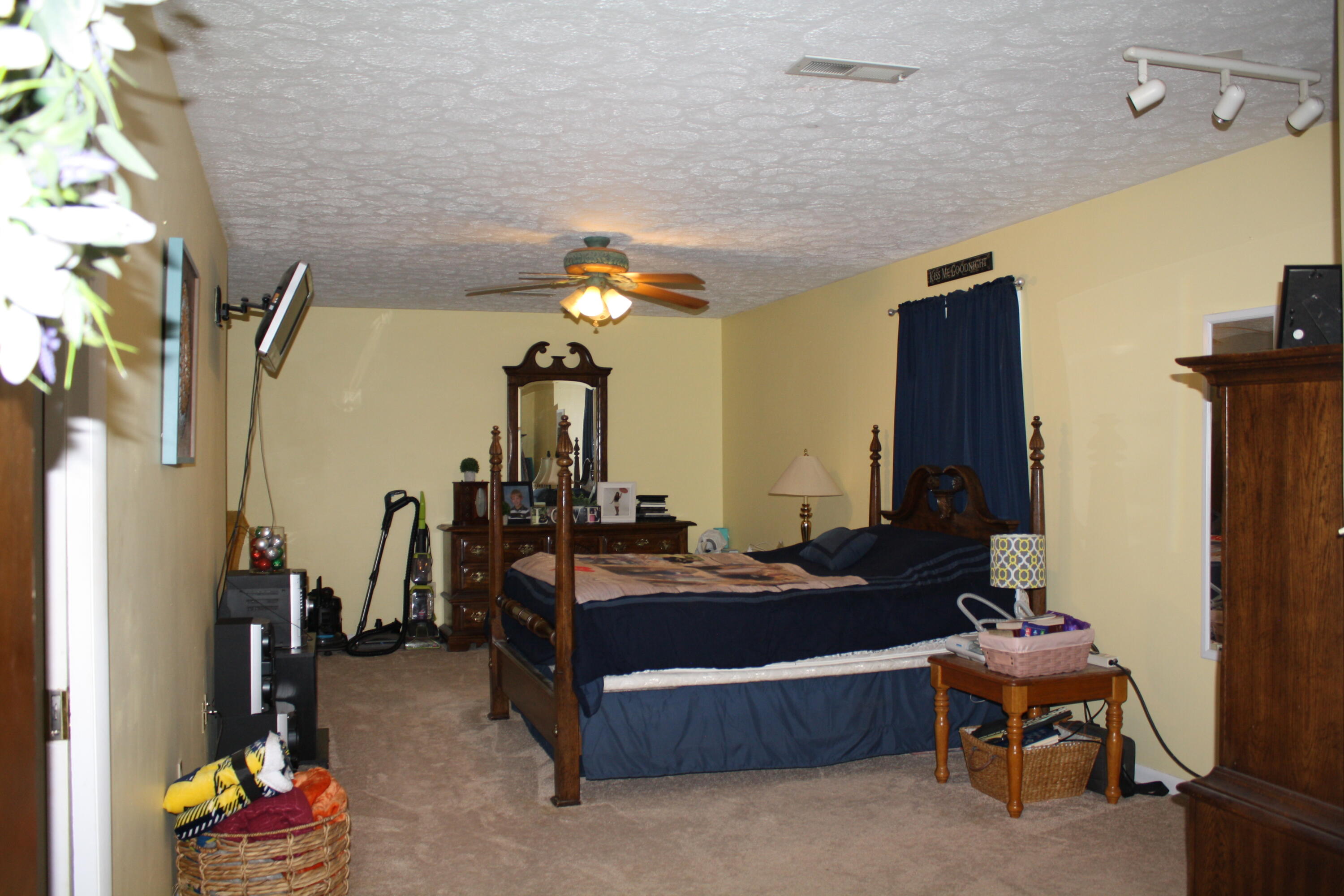 62 Howards Branch Road Hinton, WV 25951 - Photo 30 of 53 Master Bedroom