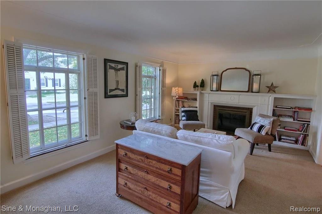336 Merriweather Road Grosse Pointe Farms, MI 48236 - Photo 2 of 28