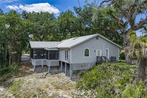 $325,000 | 975 Caloosa Estates Drive, LaBelle, FL 33935
