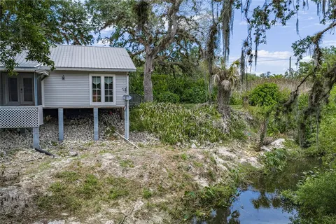 $325,000 | 975 Caloosa Estates Drive, LaBelle, FL 33935