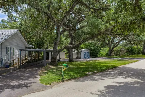 $325,000 | 975 Caloosa Estates Drive, LaBelle, FL 33935