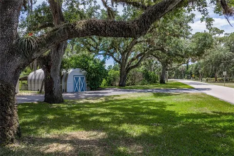 $325,000 | 975 Caloosa Estates Drive, LaBelle, FL 33935