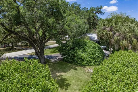 $325,000 | 975 Caloosa Estates Drive, LaBelle, FL 33935