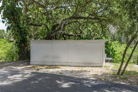 $325,000 | 975 Caloosa Estates Drive, LaBelle, FL 33935