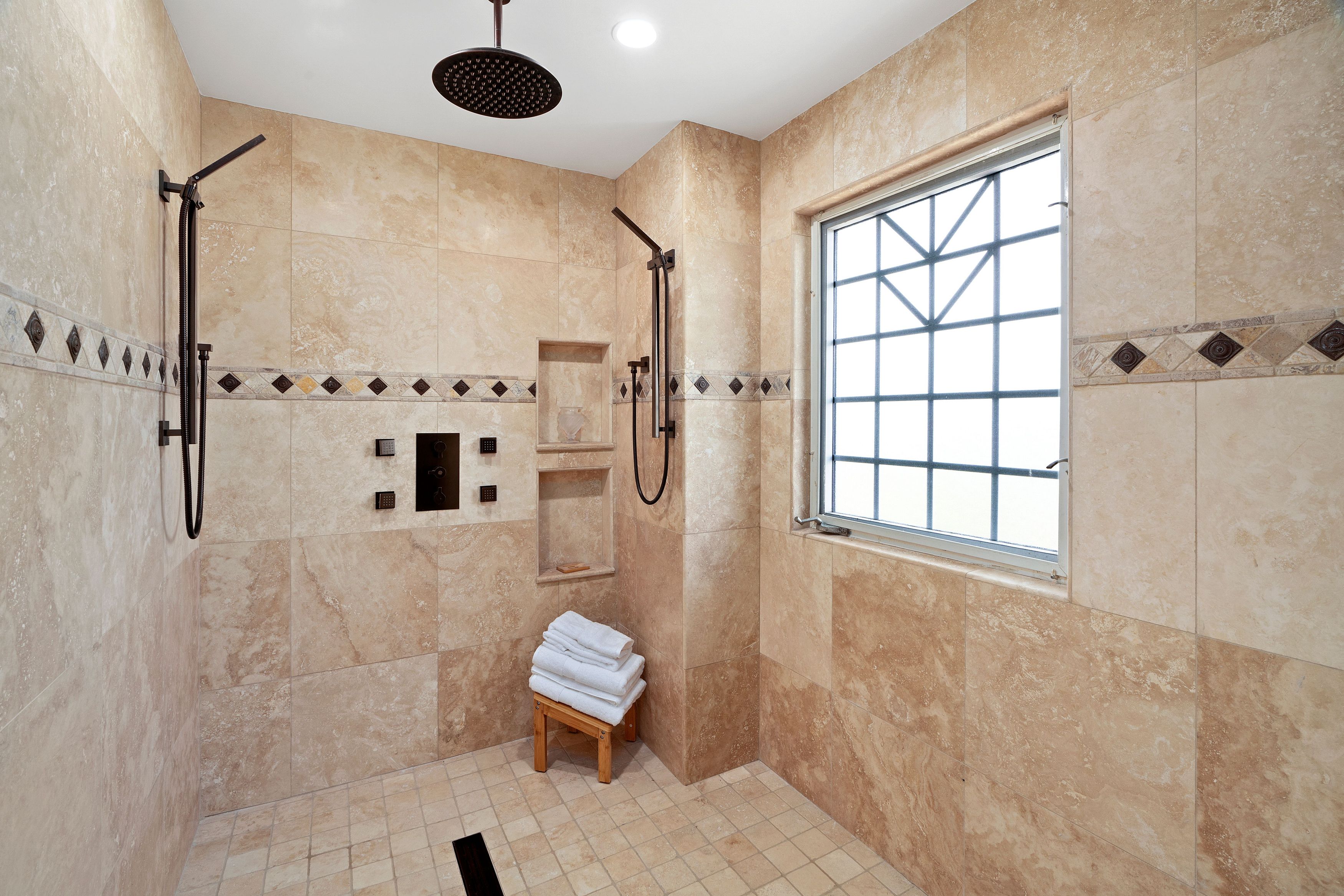 2938 Mokoi Street Lihue, HI 96766 - Photo 14 of 30 a bathroom with a shower