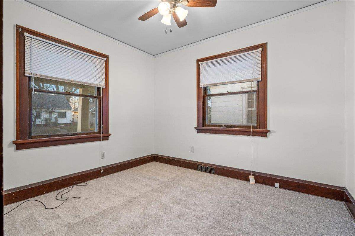 884 Center Point Road Northeast Cedar Rapids, IA 52402 - Photo 11 of 18 Gallery Image 11
