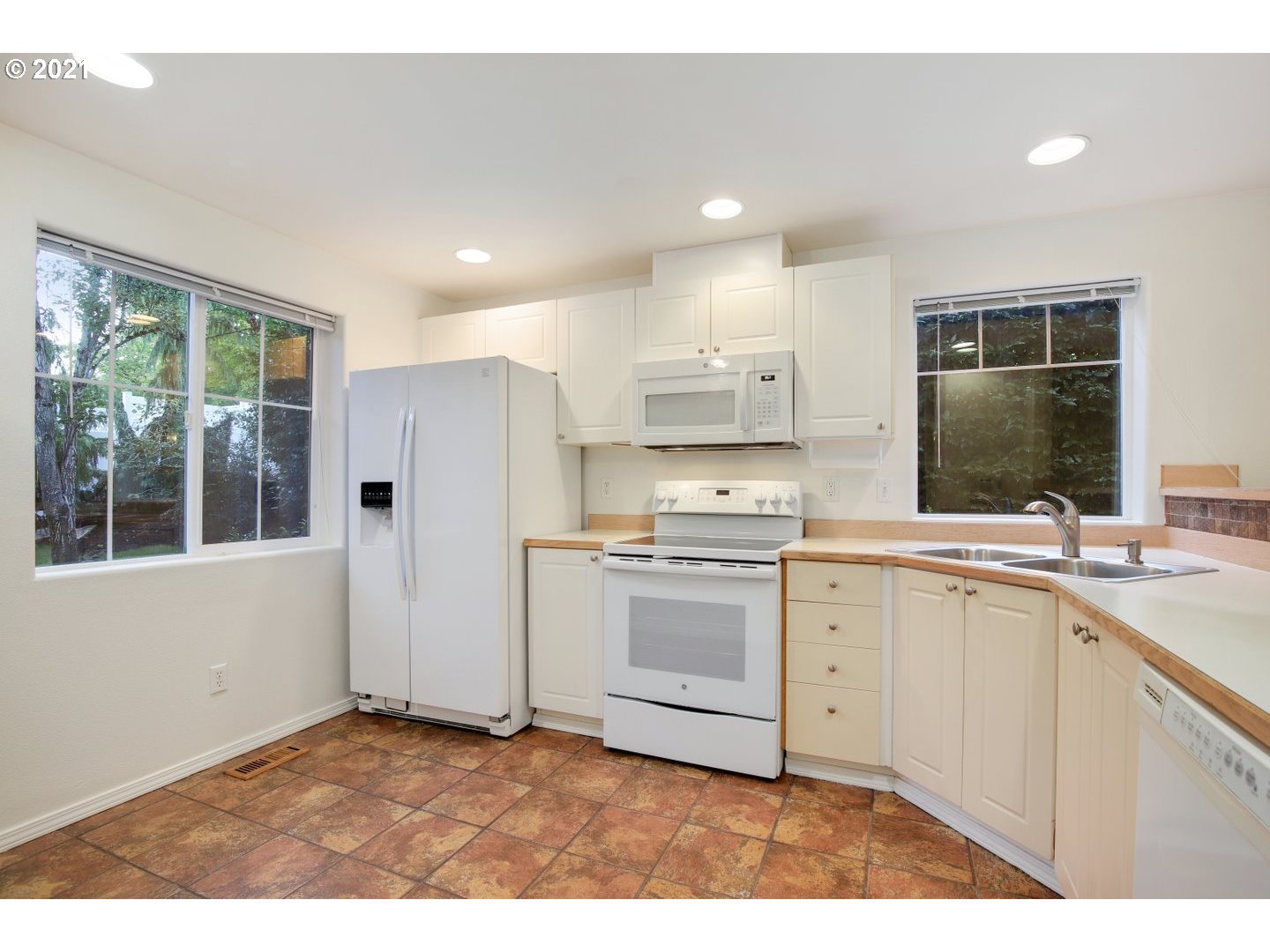 14357 Southwest Barrows Road Beaverton, OR 97007 - Photo 5 of 27 Gallery Image 5