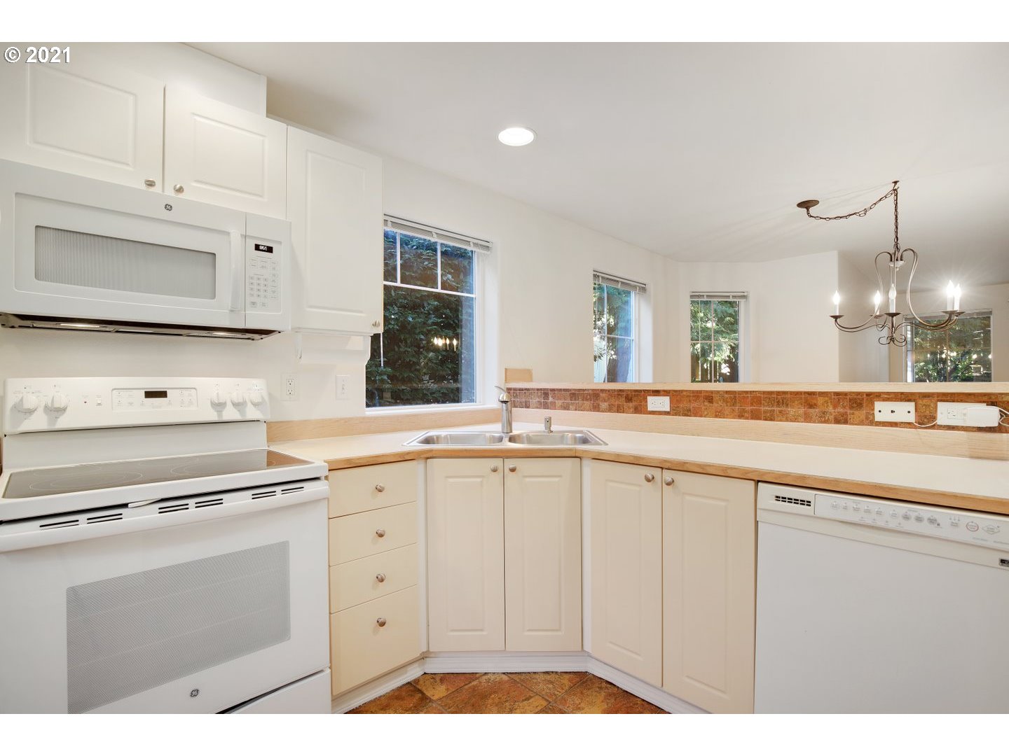 14357 Southwest Barrows Road Beaverton, OR 97007 - Photo 7 of 27 Gallery Image 7