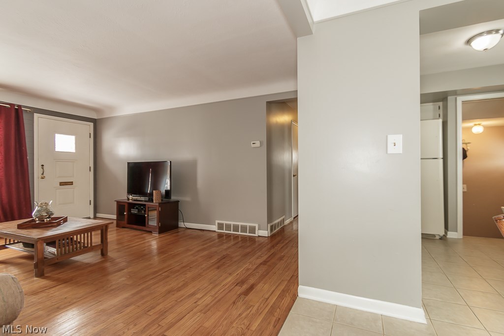 13814 Carpenter Road Garfield Heights, OH 44125 - Photo 5 of 25