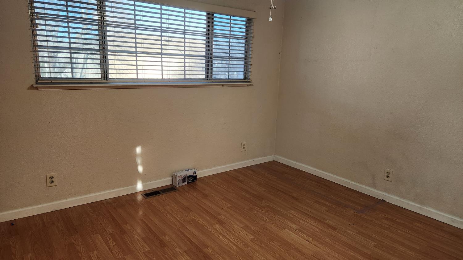 2786 Oak Street Anderson, CA 96007 - Photo 14 of 21 an empty room with wooden floor and windows