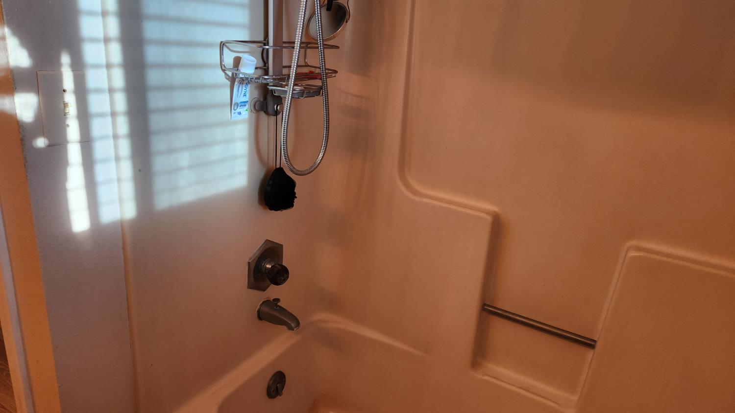 2786 Oak Street Anderson, CA 96007 - Photo 18 of 21 a bathroom with a shower